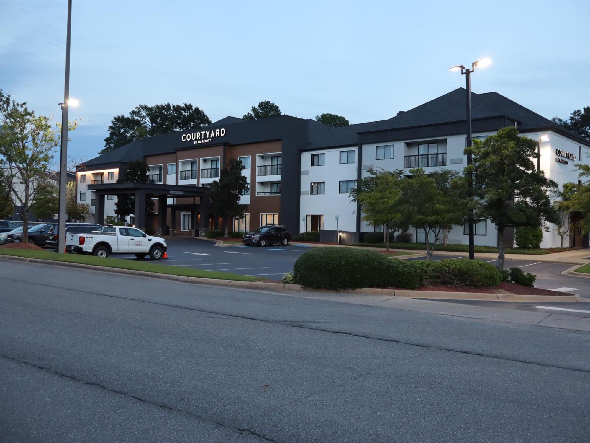 Courtyard Tuscaloosa Hotel Екстериор снимка
