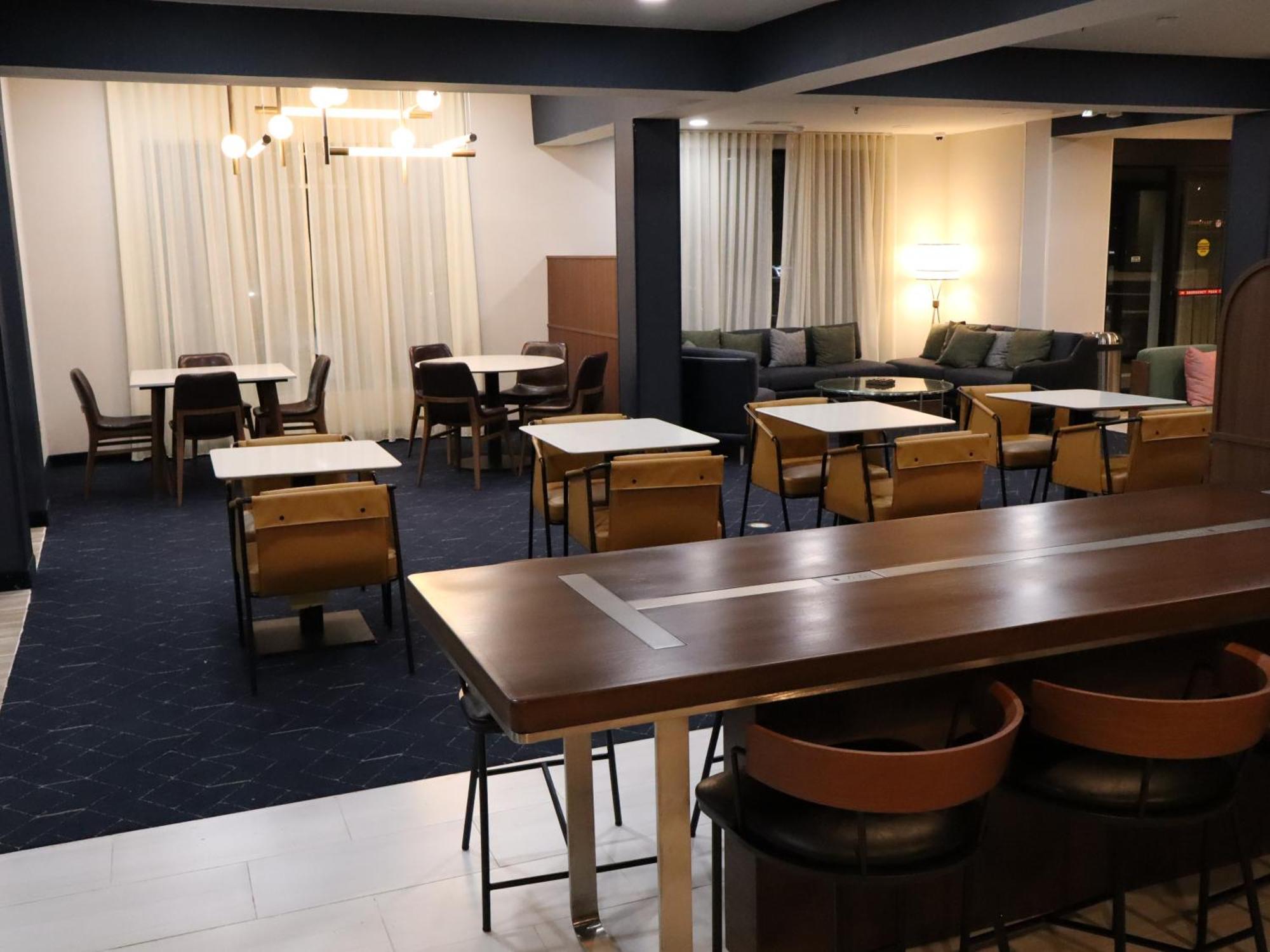 Courtyard Tuscaloosa Hotel Екстериор снимка