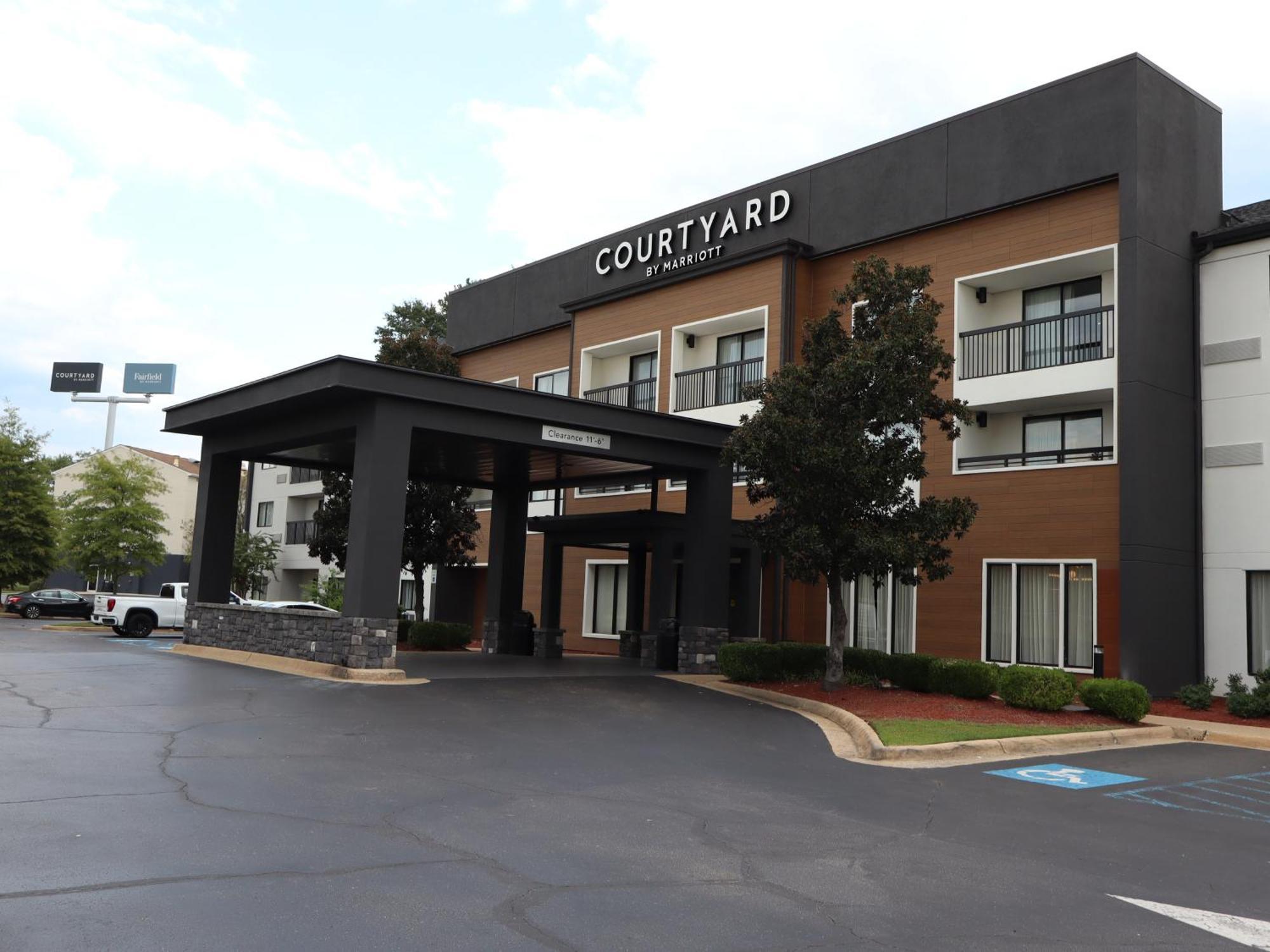 Courtyard Tuscaloosa Hotel Екстериор снимка