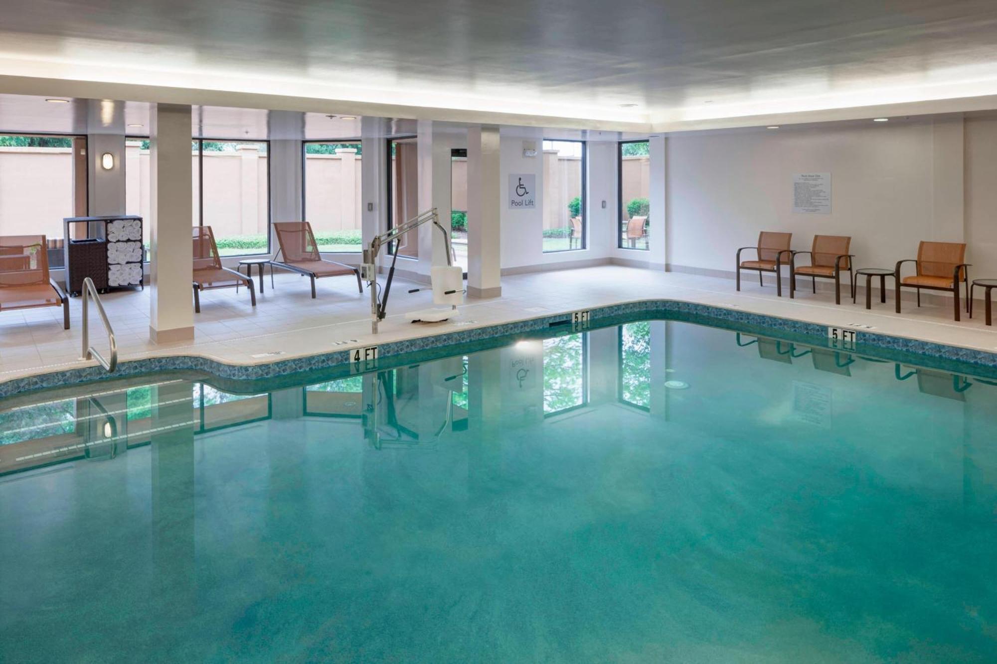 Courtyard Tuscaloosa Hotel Екстериор снимка