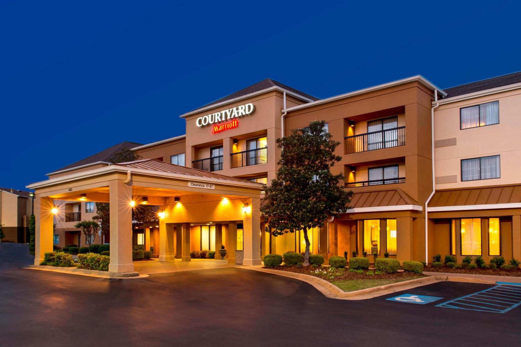 Courtyard Tuscaloosa Hotel Екстериор снимка