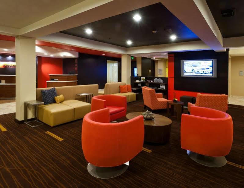 Courtyard Tuscaloosa Hotel Екстериор снимка