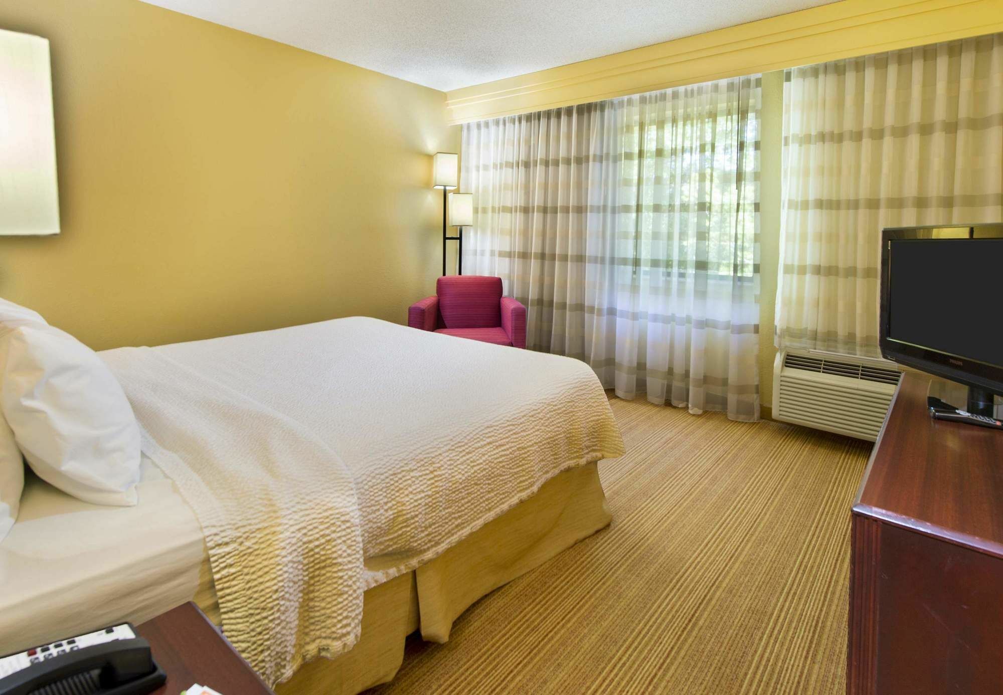 Courtyard Tuscaloosa Hotel Екстериор снимка